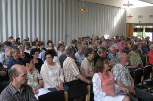 Sukupäivien avausyleisöä.