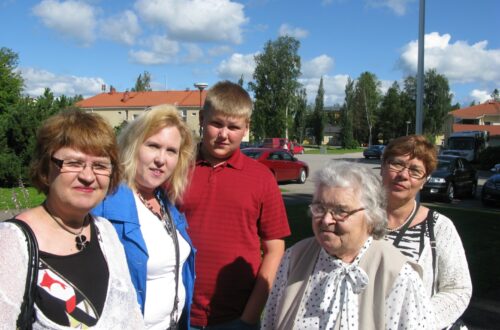 Raija Huttunen Savonlinna, Lora ja Evan Herman USA, Kaija Kuosmanen Pielavesi ja Eeva Koivisto Siilinjärvi.