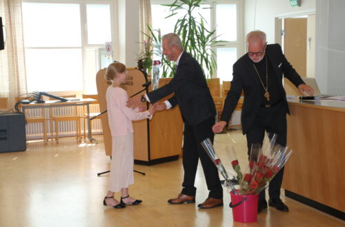 Esiintyjien kukitus.